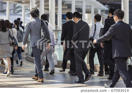 Shinagawa commuting scene Shinagawa commuting scene 67093014