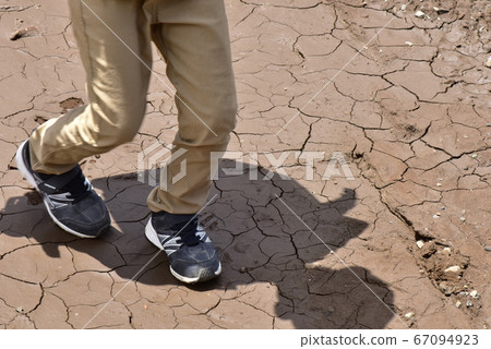 腳和皮膚乾燥 67094923