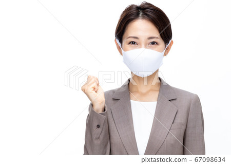 女口罩套裝白色背景 67098634