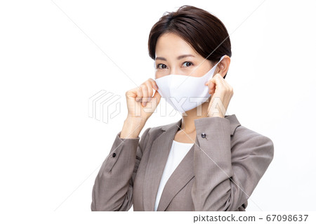 女口罩套裝白色背景 67098637