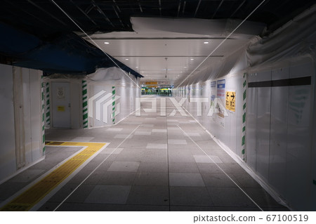 新宿站竣工前的東西自由通行 67100519