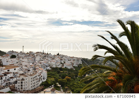 White village, Frigiliana, Spain 67100945