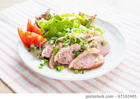 鴨肉沙拉 67102485