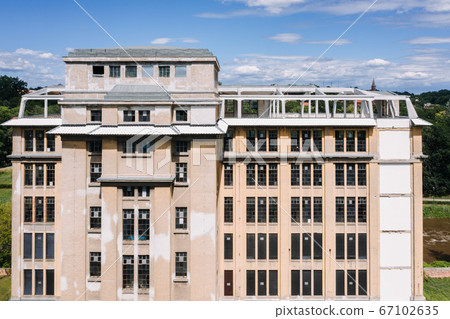 abandoned big building under construction to renovate 67102635
