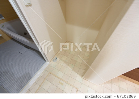 Newly-built detached laundry space 67102869