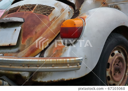Rusted car image 67103068