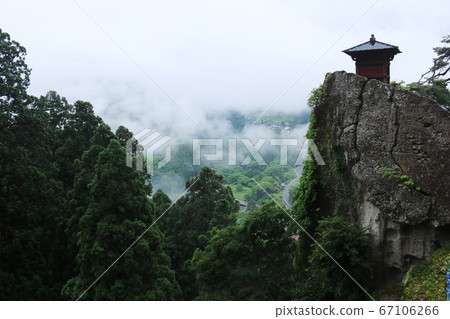 Yamagata's rainy season Ame no Yamadera (Tateishi Temple) Nyodo 67106266