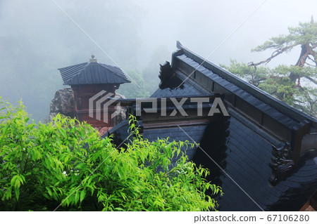 從高田堂眺望山形海山堂的雨季 67106280
