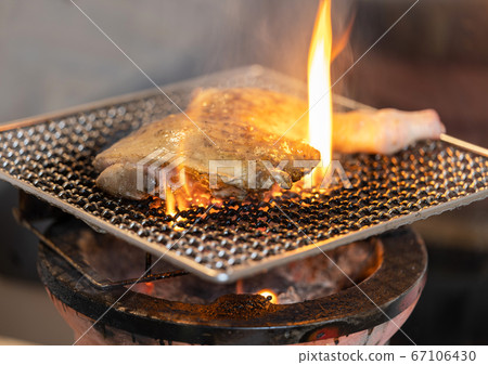 炭烤骨頭雞腿 67106430