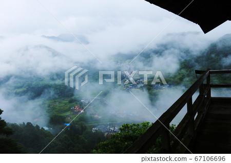 山形雨季雨之目山寺（立石寺）Godaido的景色 67106696
