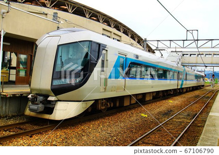 在南會津的終點站會津田島站下車的有限自由列車 67106790