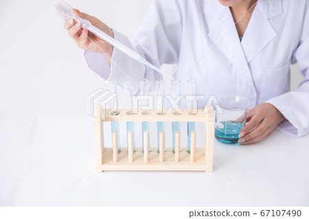 Research/scientist image 67107490