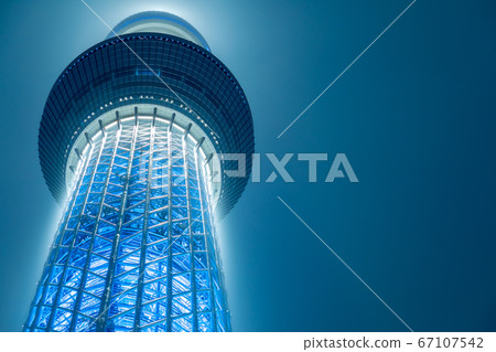 城市夜景:夜霧照亮東京天空樹 城市夜景:夜霧照亮東京天空樹 67107542