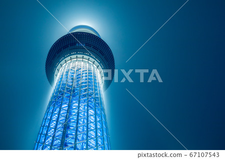 城市夜景:夜霧照亮東京天空樹 城市夜景:夜霧照亮東京天空樹 67107543