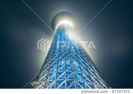Urban night view: Night fog illuminated Tokyo Sky Tree 67107555