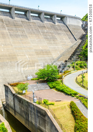 Narubuchi Dam [Sashinoguri Town, Kasuya District, Fukuoka Prefecture] 67108058