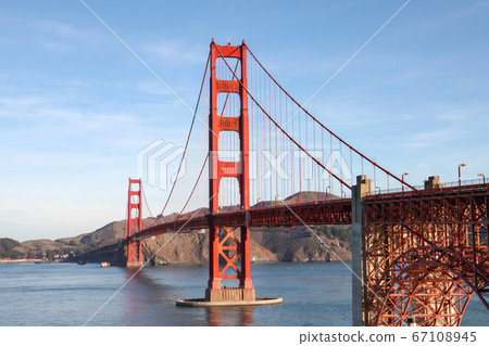 The Golden Gate Bridge is landmark and famous The Golden Gate Bridge is landmark and famous 67108945