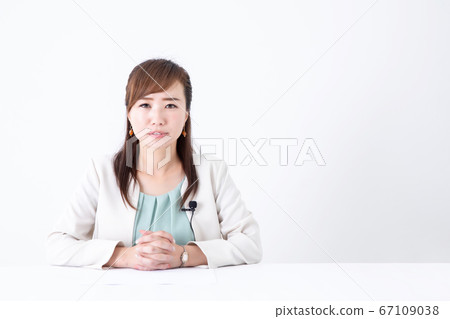 Press, announcer, newscaster Press, announcer, newscaster 67109038