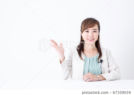 Press, announcer, newscaster Press, announcer, newscaster 67109039