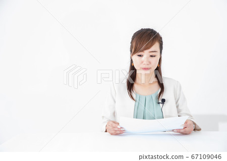 Press, announcer, newscaster 67109046