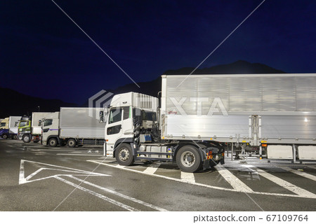 Logistics truck (night parking area) Logistics truck (night parking area) 67109764