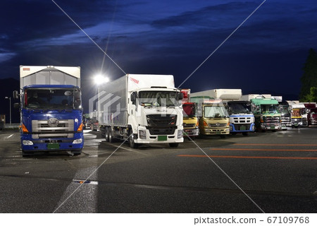 Logistics truck (night parking area) 67109768