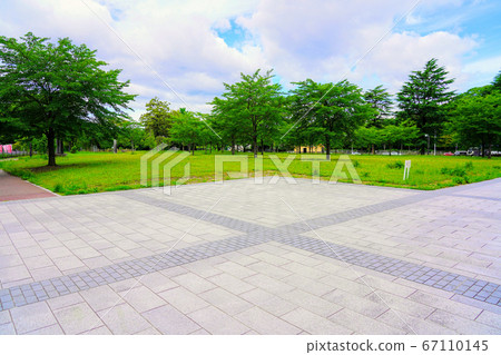 公園內的鵝卵石廣場 宮城縣仙台市青葉區西公園 照片素材 圖片 圖庫