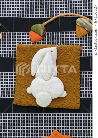 Rabbit making 67110527