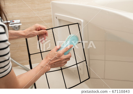 Air conditioner filter cleaning Air conditioner filter cleaning 67110843