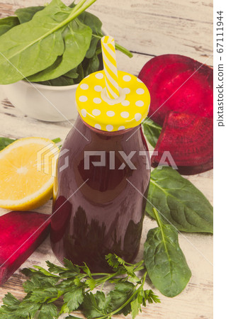 Juice made of beetroot and other vegetables 67111944