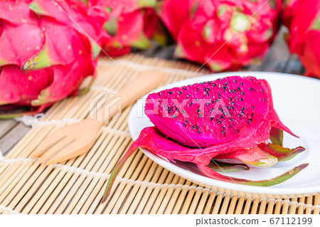 Dragon fruit 67112199