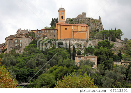 Eze村莊在山頂上的牆壁 Eze村莊在山頂上的牆壁 67113291