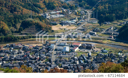 俯瞰武田城堡遺址的武田天空景觀中的城堡 俯瞰武田城堡遺址的武田天空景觀中的城堡 67114684