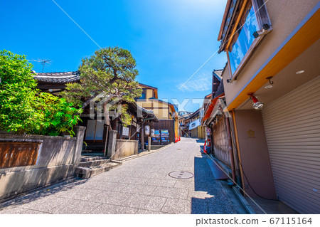 Kiyomizu Temple prayer road in Kyoto 67115164