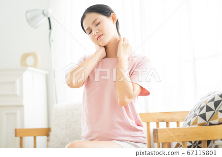 Woman, sickness Woman, sickness 67115801