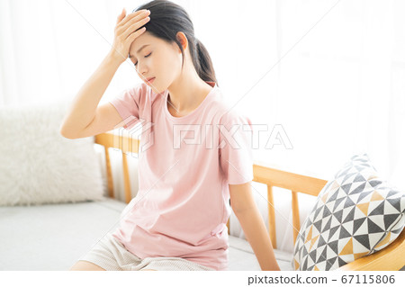 Woman, sickness Woman, sickness 67115806