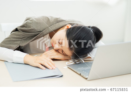 Business woman 67115831