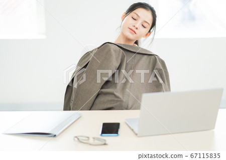 Business woman 67115835