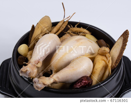 韓國食品：Samgyetang，韓國夏季人參和雞肉補充食品 67116301