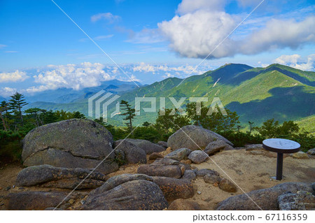 From Mt. Kitaokuchijo in Yamanashi (Nagano) to the west side of Mt. From Mt. Kitaokuchijo in Yamanashi (Nagano) to the west side of Mt. 67116359