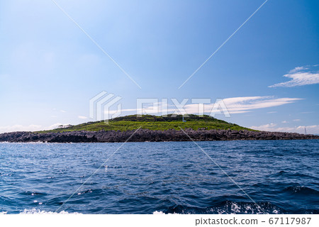 (Fukui Prefecture) Tojinbo/Oshima seen from a pleasure boat 67117987