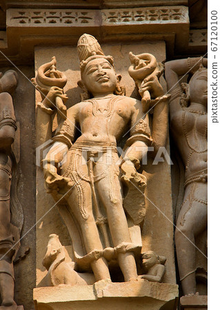 Sculpture at Lakshman Temple, Khajuraho 67120100