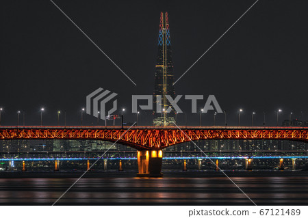 Seongsu bridge at night 67121489
