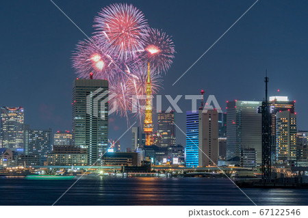 City night view Tokyo Tower and launch fireworks composite City night view Tokyo Tower and launch fireworks composite 67122546