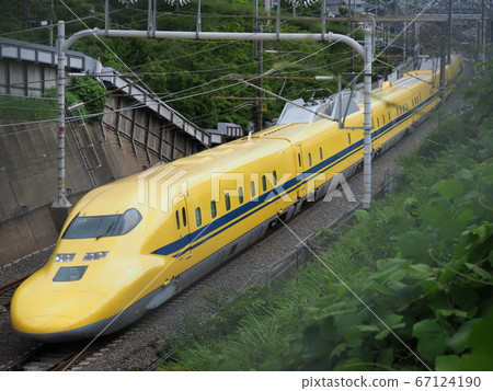 Doctor Yellow, near Ishiyama, Otsu City Doctor Yellow, near Ishiyama, Otsu City 67124190