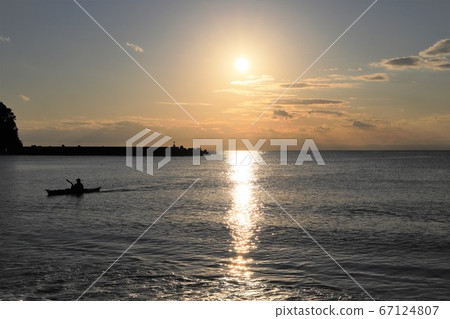 神奈川縣三羽濱/三浦半島的日落 神奈川縣三羽濱/三浦半島的日落 67124807