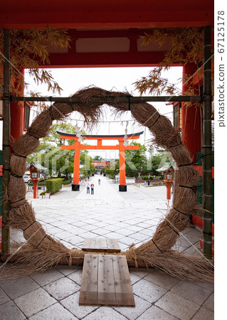 Fushimi Inari Taisha No. 2 Torii and Kaya-no-Mirori -The main shrine of Inari Shrine, which has about 30,000 nationwide shrines- Fushimi Inari Taisha No. 2 Torii and Kaya-no-Mirori -The main shrine of Inari Shrine, which has about 30,000 nationwide shrines- 67125178