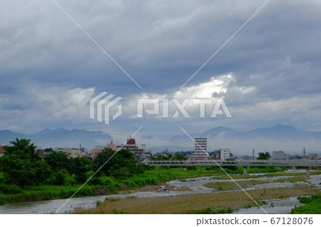 The direction of Mt. Daikoku after the rain seen from Owada Bridge The direction of Mt. Daikoku after the rain seen from Owada Bridge 67128076