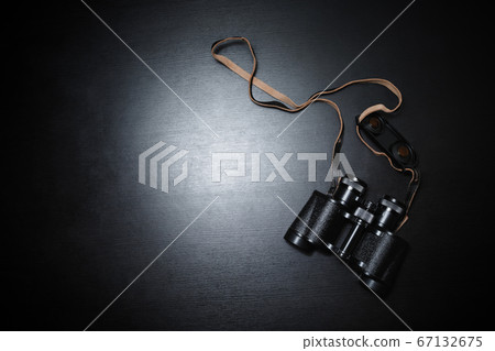 Old black binoculars 67132675
