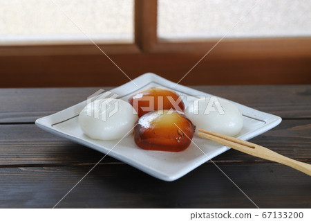 Mitarashi dumpling  67133200